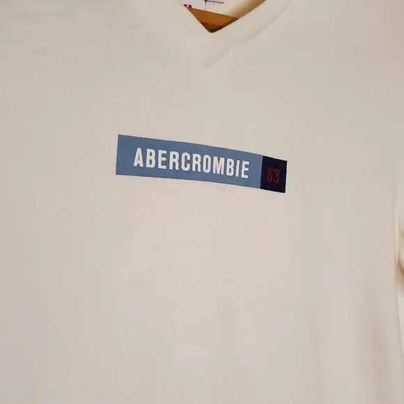 White Long Sleeve Snowboarder Style T-Shirt with Abercrombie Logo - Picture 2 of 8
